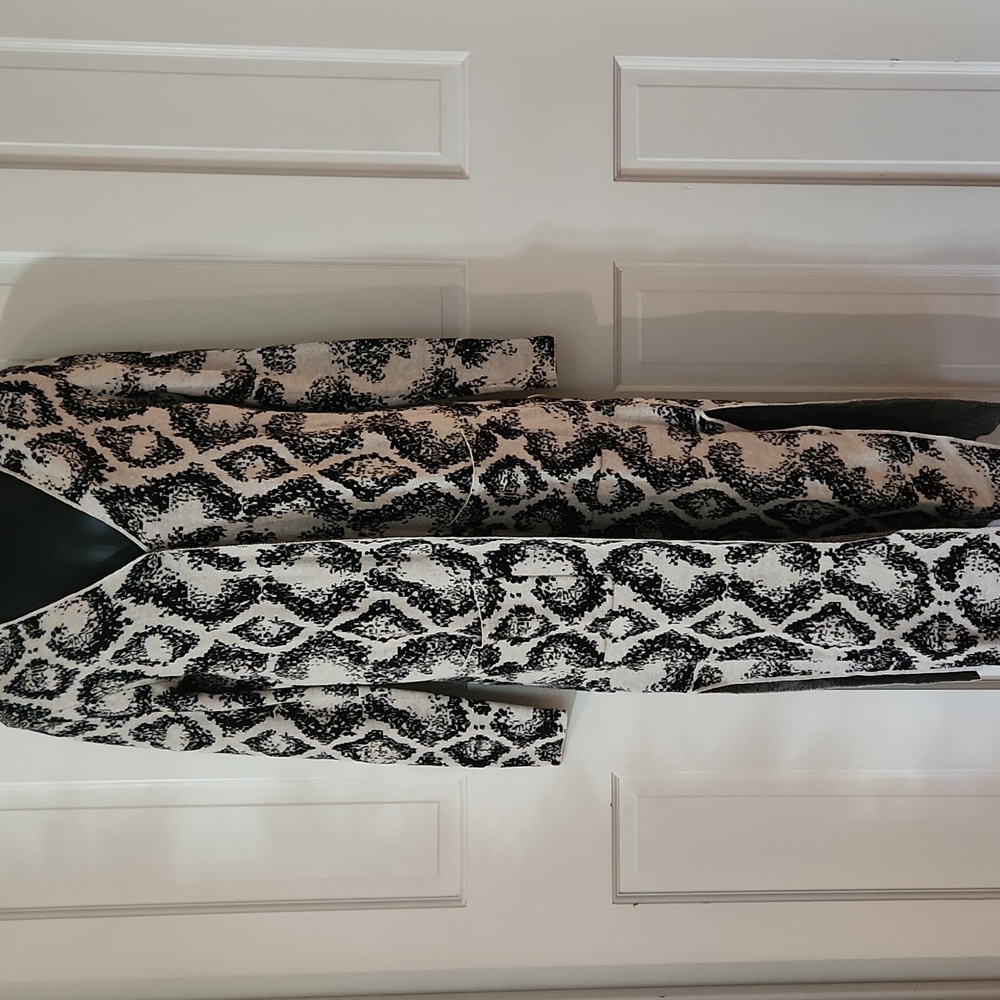 Black & White Patterned Long Cardigan - Womans Size: Small